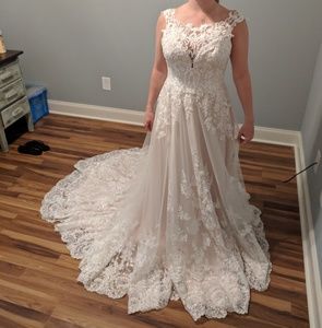 Essence of Australia wedding dress never worn